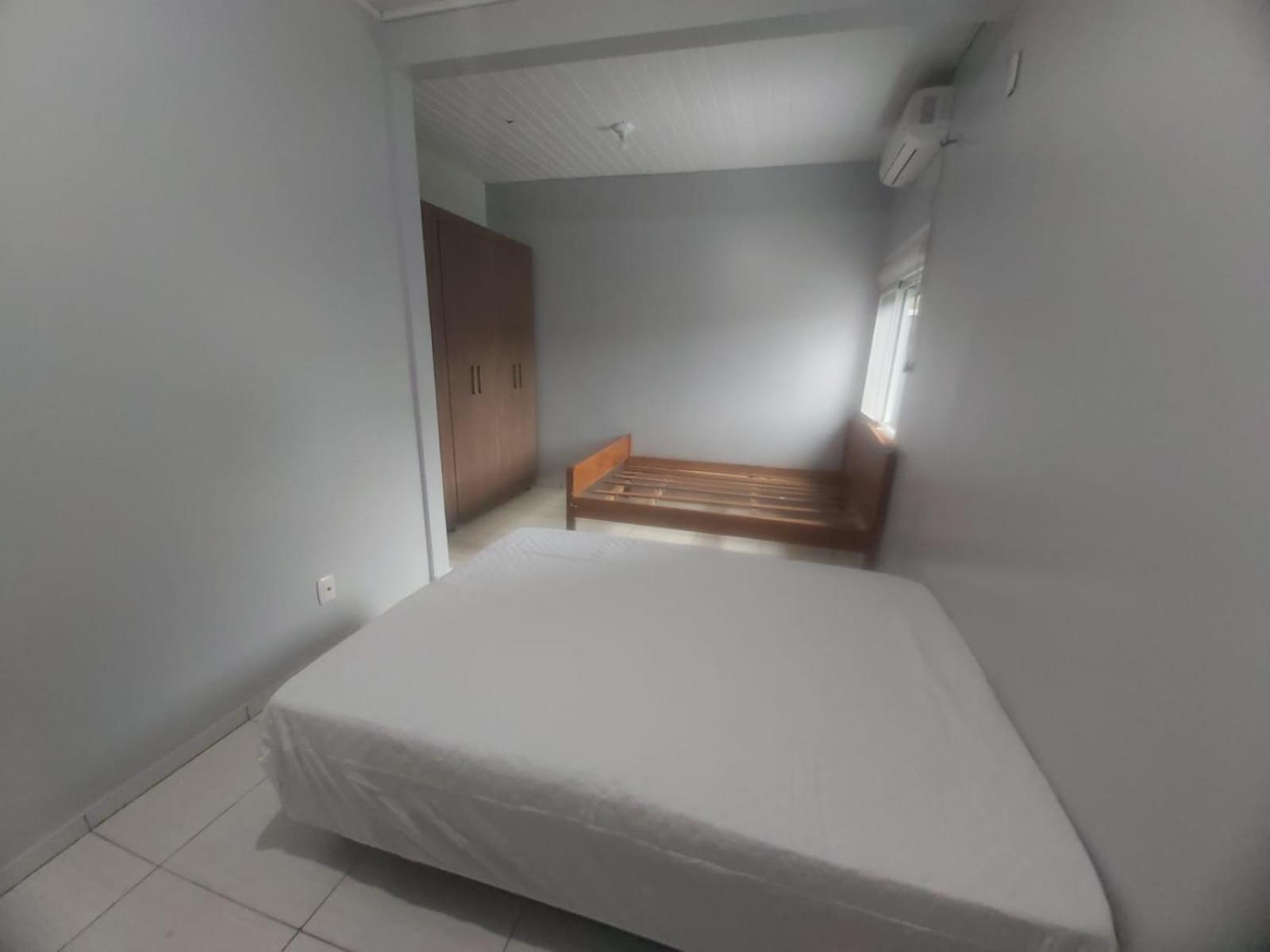 Casa Com Piscina No Portal